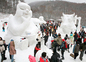 太白山雪祭り・巨大雪像に弾ける笑顔②